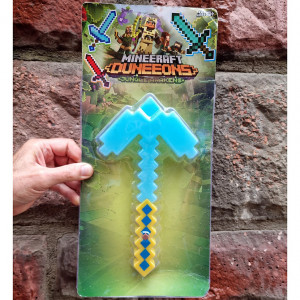 Алмазная кирка Майнкрафт из пластика, 25 см