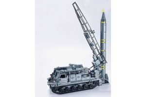Конструктор XINGBAO MOC «Ракетная установка 8U218 TEL 8K11»