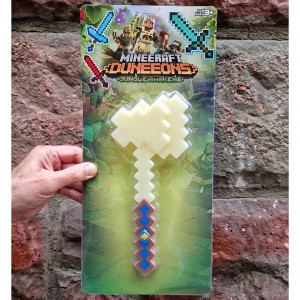 Алмазный топор Майнкрафт из пластика, 25 см